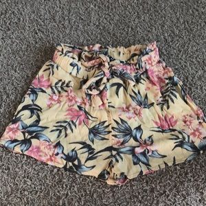 H&M high waisted paperbag shorts